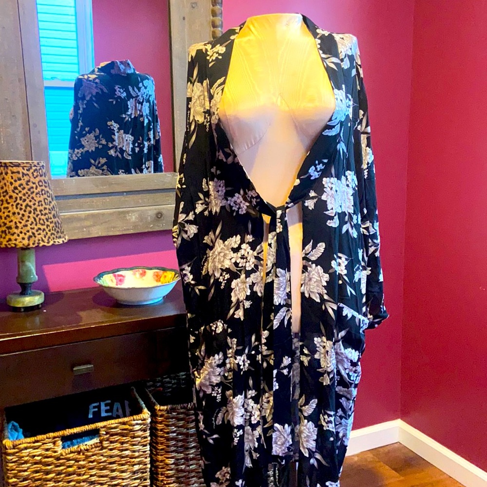 Spiritual Gangster Maya Black Floral Tie Front Kimono Robe OS - Picture 2 of 10